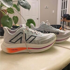 Men’s 9.5 New Balance Fuelcell Supercomp Trainer v2